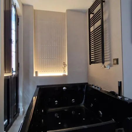 Campanas De La Catedral Jacuzzi 아파트 *